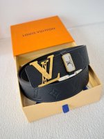 品名： Lv..路易..威登腰带皮带原单 型号：挂扣，经典纯钢材质挂扣，头层牛皮，图片实物拍摄 材料：头层牛皮，挂扣系列，纯钢材质扣头，钯镀电镀工艺永不掉色。经