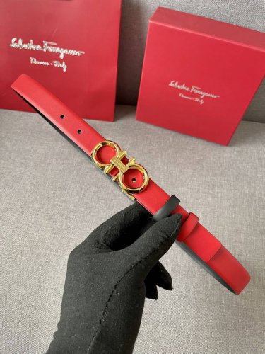 配全套包装礼盒 菲拉格慕：女士双面进口小牛皮头层腰带，搭配8字精品扣，2.5Cm支持nfc