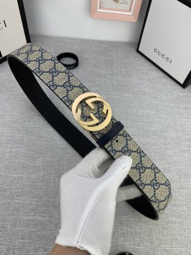 特 宽度4.0 Gucci 經典款G家花面带身头层皮底；搭配经典款旋转扣、採用精挑細選進口頂級牛皮，手感柔軟細膩！金白枪三色可选！