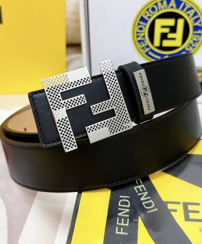 皮带：Fendi.芬迪.顶级原单复刻. 腰带：百分百进口头层牛皮，保证真皮。双层ff镂空雕花工艺24K纯钢扣，永不掉色小牛皮纹路正反双面使用商场专柜同等质量，