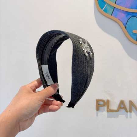 配包装 Celine 赛琳 新品字母毛线宽版发箍，佩戴舒适无压力，造型搭配必备！时尚外出百搭款发饰！ - 点击图像关闭