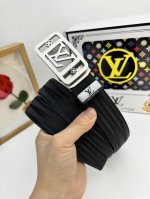 品名：Lv..路易..威登自动带 材质：原单牛皮腰带 百分百头层牛皮腰带保证真皮，24K纯钢扣，专柜原单品质、做工精细，时尚大牌，送人自用首选 包装： 请认准如