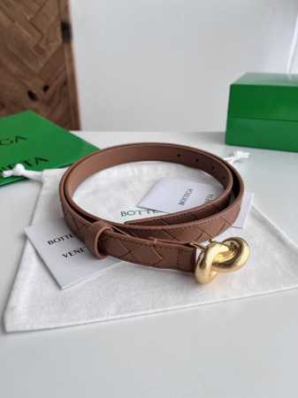 Bv 2025最新款女士编织腰带 纯手工Intreccio大格子编织 双面意大利小牛皮搭配绳结设计微复古金色搭扣 可活动皮环 皮带宽度2Cm 颜色: 土黄色 - 点击图像关闭