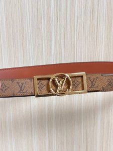 当季新款，2.5宽双尖原单1比1.一面帆布印黄花，一面棕色进口牛皮，.搭配精品