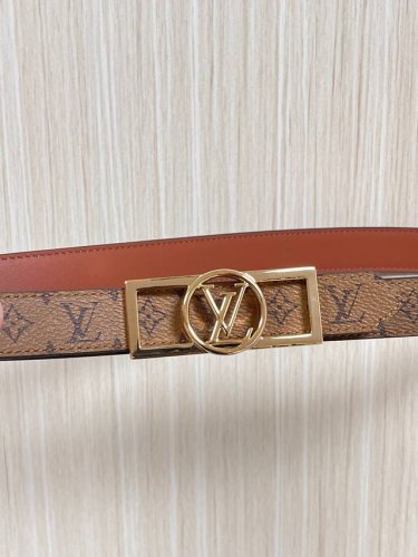 当季新款，2.5宽双尖原单1比1.一面帆布印黄花，一面棕色进口牛皮，.搭配精品