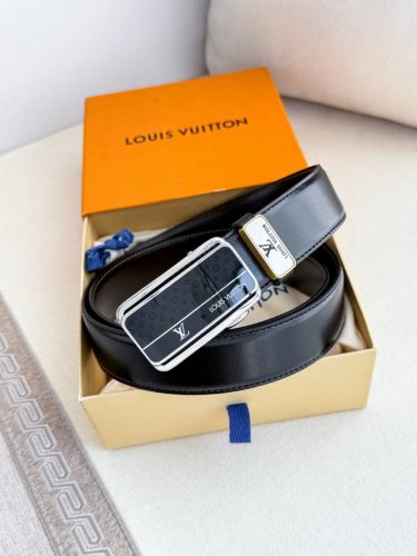 品名：Lv..路易..威登 腰带原单自动带 皮带 型号：自动扣，纯钢材质自动扣，头层牛皮自动带身，实物拍摄 材料：百分百头层牛皮，保证真皮。24K纯钢扣，永不掉