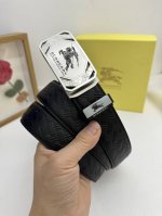 品名：巴宝莉 自动带 材质：原单牛皮腰带 百分百头层牛皮腰带保证真皮，24K纯钢扣，专柜原单品质、做工精细，时尚大牌，送人自用首选 包装： 请认准如图专柜包装赠
