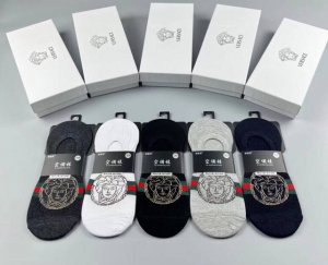 特 Versace 范思哲新品男款隐形船袜 一盒五双 纯棉材质织造，超柔软舒适，提花经典美人头标志，完全彰显该品牌男士的低调奢华风格，永不落幕的极简五色：黑、藏