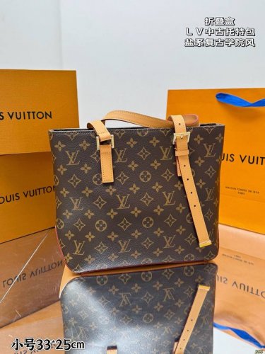 折叠盒 Lv中古托特包 非常稀少的盐系复古学院风 上身超级飒 不仅仙女可以背 男孩子背又是另一种感觉 尺寸：小号33 25