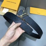 寬度：40Mm Lv Pyrmide Truck L Oeii雙面腰帶 驢家 海外原單代特供 面為進口小牛皮壓飾有標誌性品牌圖案效果工藝 原廠配色柔軟小牛皮底