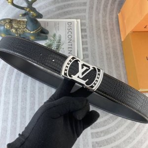 Lv 特种皮腰带系列 ，原厂五金精品不锈钢扣，手感柔软舒适 宽3.8Cm。