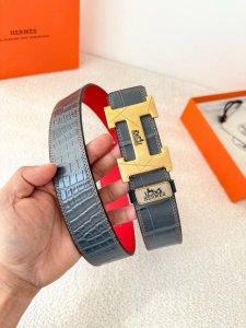 品名： 爱玛仕.Hermes腰带 皮带 原单 DDD 型号：挂扣，经典纯钢材质扣头，双面头层牛皮，图片实物拍摄 DDD 材料：双面头层牛皮，挂扣系列，纯钢材质扣