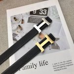 H 爱马仕女款 & Swift掌纹小牛皮和epsom小牛皮双面头层皮腰带。搭配专柜品质皮带扣原版法国制造。宽度：24 毫米