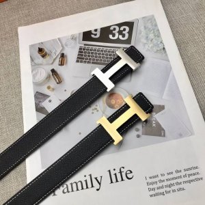 H 爱马仕女款 & Swift掌纹小牛皮和epsom小牛皮双面头层皮腰带。搭配专柜品质皮带扣原版法国制造。宽度：24 毫米