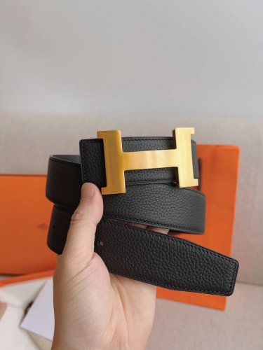 爱马仕 Hermes Constance 皮带扣 & 双面皮腰带38毫米。 采用epsom原版小牛皮，搭配精品纯钢扣五金。立体的结构设计，打造优雅轮廓；卓尔不凡