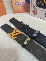 品名：Lv..路易..威登原单 材质：原单牛皮腰带 百分百头层牛皮腰带保证真皮，24K纯钢扣，专柜原单品质、做工精细，时尚大牌，送人自用首选 包装： 请认准如图