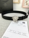 宽度：4.0Cm 范思哲 此款帆布回纹皮底 腰带饰有标志性的Versace美杜莎头像扣，彰显品牌格调。是一款精美的衣橱必备单品。