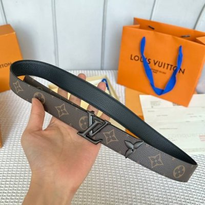 驢家秋季最新品 特別限定女士腰帶 寬度3Cm 雙面可用 最新定制面料，進口小牛荔枝纹皮底，搭配精緻雙層掛扣和三葉草包頭五金。双面用