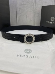 特 宽度4.0 Cm Versace范思哲此款原版皮带饰有Versace品牌标志：3D美杜莎皮带扣，这也是Palazzo系列的一部分。