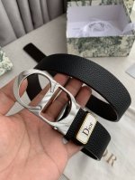 品名：迪奥. Dior.原单 型号：挂扣，原版经典挂扣，实物拍摄，头层牛皮 材料：百分百头层牛皮，保证真皮。双面可用专柜同等质量，原版经典双面荔枝纹，黑咖，枪色