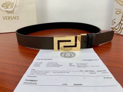 宽度3.5Cm Versace 范思哲 两面手掌纹 此款柔软的皮带饰有一个几何形状的希腊回纹别扣，既时尚又优雅