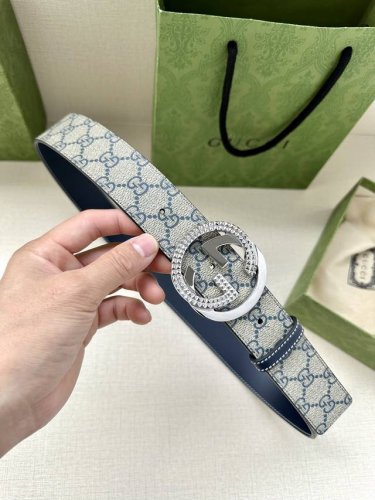 宽度3.8Cm Gucci Gg Supreme帆布腰带，饰以互扣式双 G 带扣。腰带为意大利尺寸， 黑色 蓝色 米色 乌木色 Gg Supreme帆布，采用环