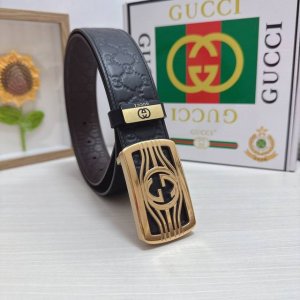 品名：古奇.Gu...Ci 原单 材质：原单牛皮腰带 专柜原单品质、做工精细，时尚大牌，送人自用首选 包装： 请认准如图专柜包装赠送打孔器手提袋专柜礼盒宽度3.