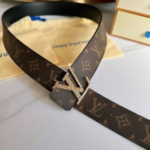 Lv 路易威登 全套包装 40Mm宽度 正品一体铸造五金钢扣，原厂皮料 双面原厂定制面料，可双面使用！区别市场货