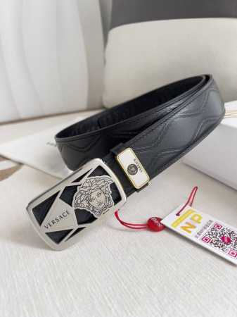 品名：Versace.范思哲原单腰带 皮带 型号：挂扣，经典人头纯钢材质扣头，头层牛皮，图片实物拍摄 材料：百分百头层牛皮，保证真皮。24K纯钢扣双面可用专柜同 - 点击图像关闭