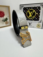 品名：Lv..路易..威登 材质：原单牛皮腰带 百分百头层牛皮腰带保证真皮，24K纯钢扣，专柜原单品质、做工精细，时尚大牌，送人自用首选 包装： 请认准如图专柜
