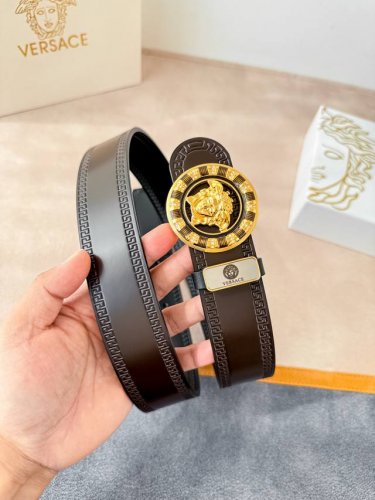 品名：Versace.范思哲原单腰带 皮带 DDD 型号：挂扣，经典人头纯钢材质扣头，头层牛皮，图片实物拍摄 DDD 材料：百分百头层牛皮，保证真皮。24K纯钢