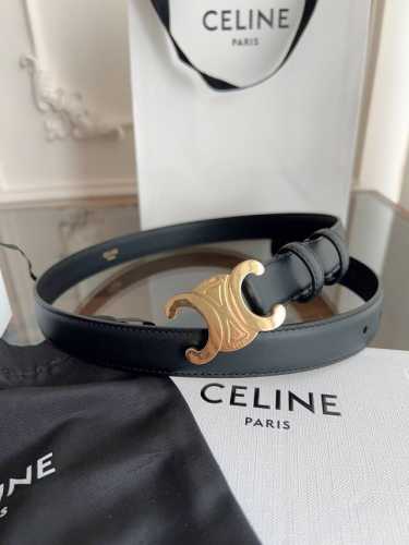 赛琳 Celine女士皮带，小牛皮质感搭配独特凯旋门扣，颜色雅黑色 宽2.4Cm 低调中暗藏奢华，轻松点亮穿搭 。手工缝制