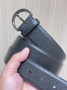 Gucci 当季新款 双面进口原版皮 一面猪皮纹 一面平纹 搭配精品 经典扣 时尚 美观大方 管网同步