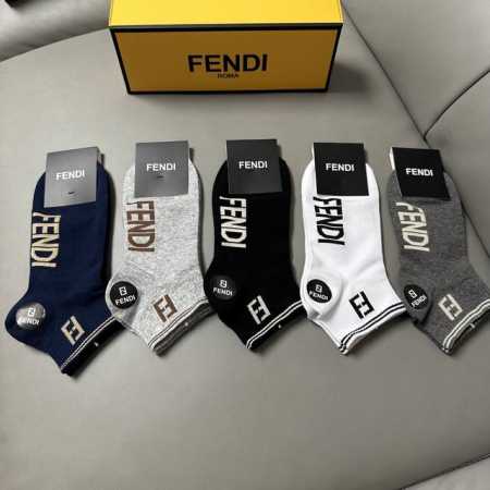 特 Fendi 芬迪Ff新品男款船袜 一盒五双 提花经典的字母标志，纯棉材质制造，透气舒适，超级Nice超火爆小单品，大牌出街，潮人必备超好搭 - 点击图像关闭