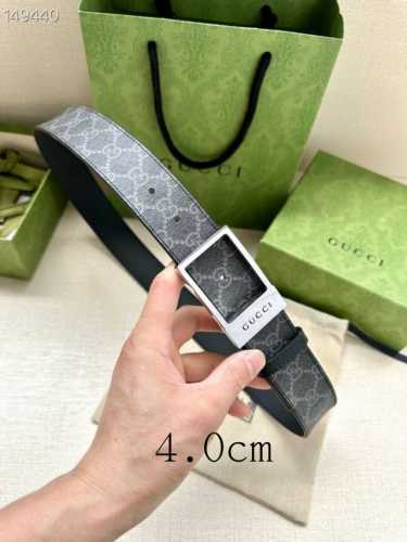 衔接品牌的过去和现在，以焕新方式继续演绎经典元素。这款腰带采用Supreme帆布制成，饰有Gg字母交织图案，以Gucci刻花呈现长方形搭扣开合设计。 Gg Su