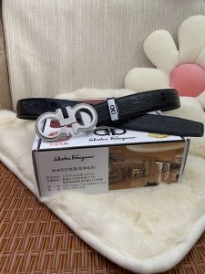 品名：菲拉格幕 原单皮带 材质：原单牛皮腰带 百分百头层牛皮腰带保证真皮，24K纯钢扣，专柜原单品质、做工精细，时尚大牌，送人自用首选 包装： 请认准如图专柜包