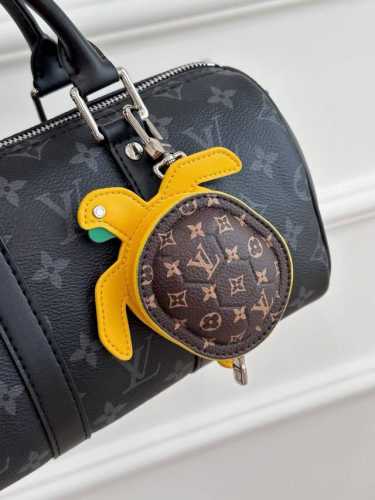 官网新品M01471Louis Vuitton 路易威登海龟乌龟包钥匙扣挂件 Lv蓝牙耳机包 Turtle Pouch 钥匙扣 Lv Turtle Pouch