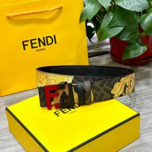 fendi 芬迪 专柜同款 宽4.0Cm 双环正反用腰带 Ff按钉搭扣 黑色Cuoio Romano皮革材质 反面面料带有烟草黄和黑色Ff图案 四方满钻金属饰面