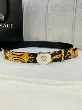 宽度4.0Cm Versace 范思哲 此款Palazzo腰带采用牛皮革面料制作，并饰有Le Po Classique图案印花和标志性的美杜莎五金真空电镀配件 - 点击图像关闭