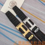 腰带皮带：爱玛仕原单牛皮腰带· 男款皮带：材质百分百头层牛皮腰带保证真皮皮带，专柜原单品质、做工精细，时尚大牌，送人自用首选包装： 请认准如图专柜包装赠