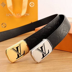 特 Lv3.8宽精品不锈钢板扣，搭配意大利双面进口头层牛皮，可自行选择搭配，全套包装，精品板扣系列