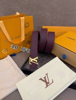 特 Lv女款腰带 全套包装 本款 3.0Cm Lv Initiales 双面腰带以经典之姿成就两式风尚：Monogram 帆布传递闲适惬意，粒面牛皮革流露雅致格