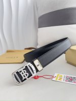品名：巴宝莉.Burberry 腰带自动带 皮带 型号：自动扣，纯钢材质自动扣，自动带身，双面头层牛皮 材料：百分百头层牛皮，保证真皮。24K纯钢扣专柜同等质量