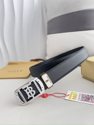 品名：巴宝莉.Burberry 腰带自动带 皮带 型号：自动扣，纯钢材质自动扣，自动带身，双面头层牛皮 材料：百分百头层牛皮，保证真皮。24K纯钢扣专柜同等质量