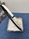 Dream 20 毫米黑色光滑牛皮革 编号: B0176Uvwv_M900。 这款 D-Dream 腰带是二零二五春夏成衣系列新品，以时尚高雅全新演绎 Dior