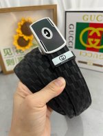 品名：古奇.Gu...Ci 自动带 材质：原单牛皮腰带 专柜原单品质、做工精细，时尚大牌，送人自用首选 包装： 请认准如图专柜包装赠送打孔器手提袋专柜礼盒宽度3