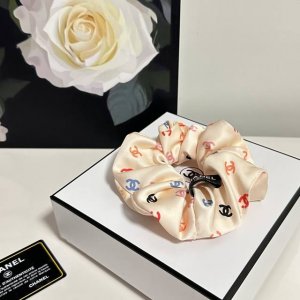 特 单个 配全套包装Chanel 香奈儿 爆款宫廷风真丝发圈，专柜款出货一看就特别高档 超级百搭 必须自留