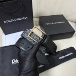 Dg，宽4.0Cm Dolce&Gabbana 全新小牛皮腰带，满载干练态度。滚轴针扣搭扣尽显巧思