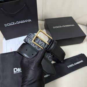 Dg，宽4.0Cm Dolce&Gabbana 全新小牛皮腰带，满载干练态度。滚轴针扣搭扣尽显巧思
