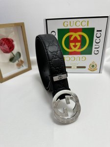 品名：古奇.Gu...Ci 原单 材质：原单牛皮腰带 专柜原单品质、做工精细，时尚大牌，送人自用首选 包装： 请认准如图专柜包装赠送打孔器手提袋专柜礼盒宽度3.